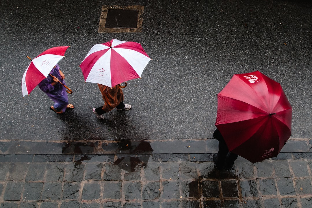 Parasol reklamowy na eventach - jak przyciągnąć uwagę klientów