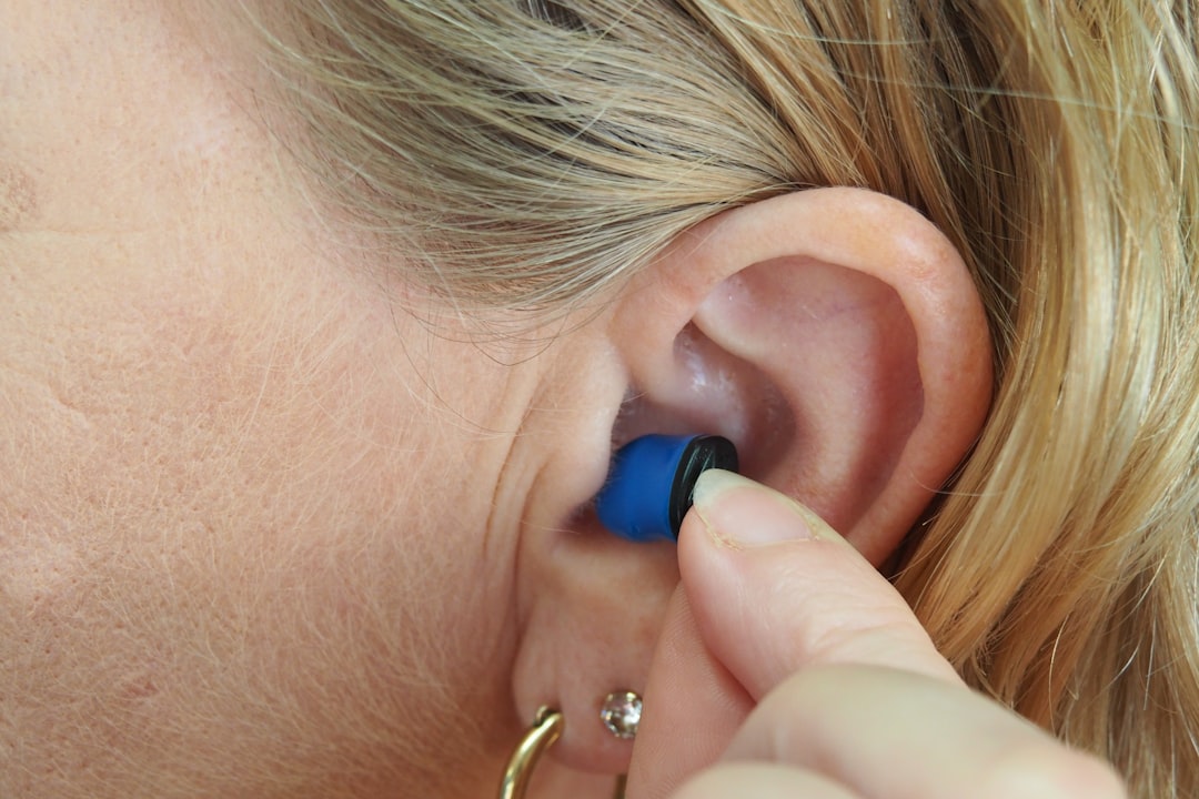 Zatyczki do uszu jako ochrona słuchu podczas pandemii