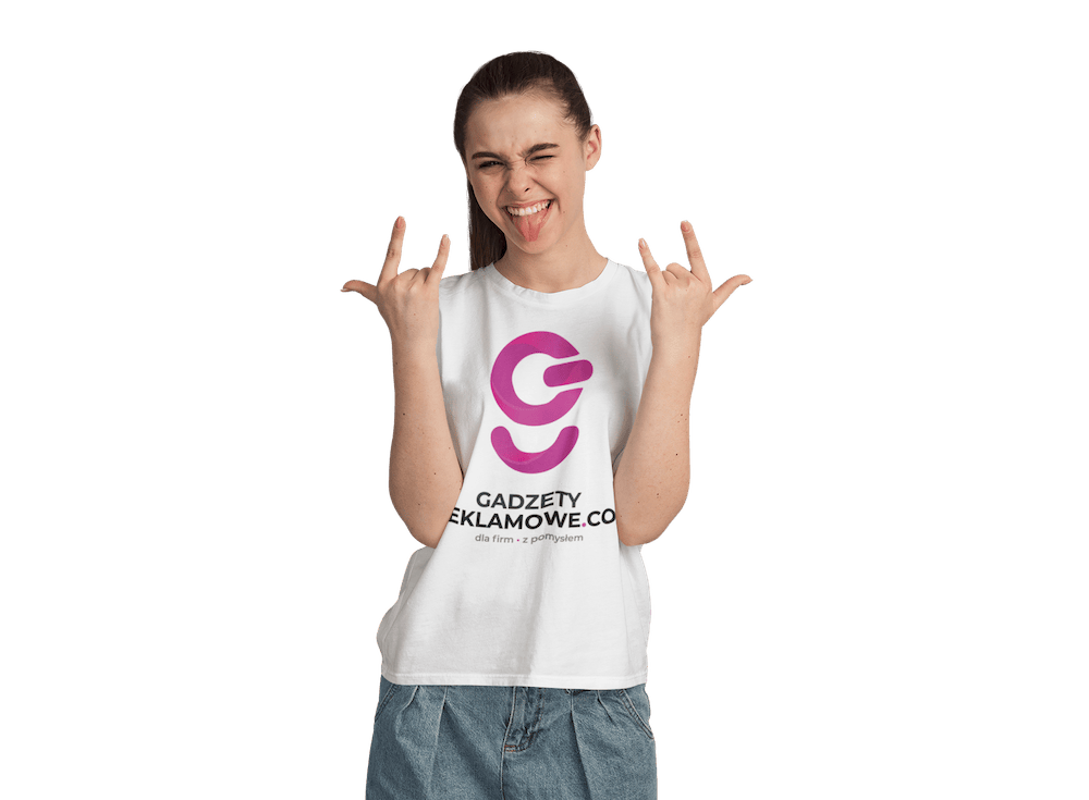 Uśmiechnięta dziewczyna w bluzie z logo firmy gadzetyreklamowe.com