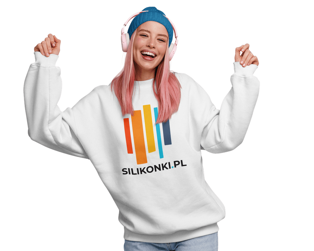 Uśmiechnięta dziewczyna w bluzie z logo firmy silikonki