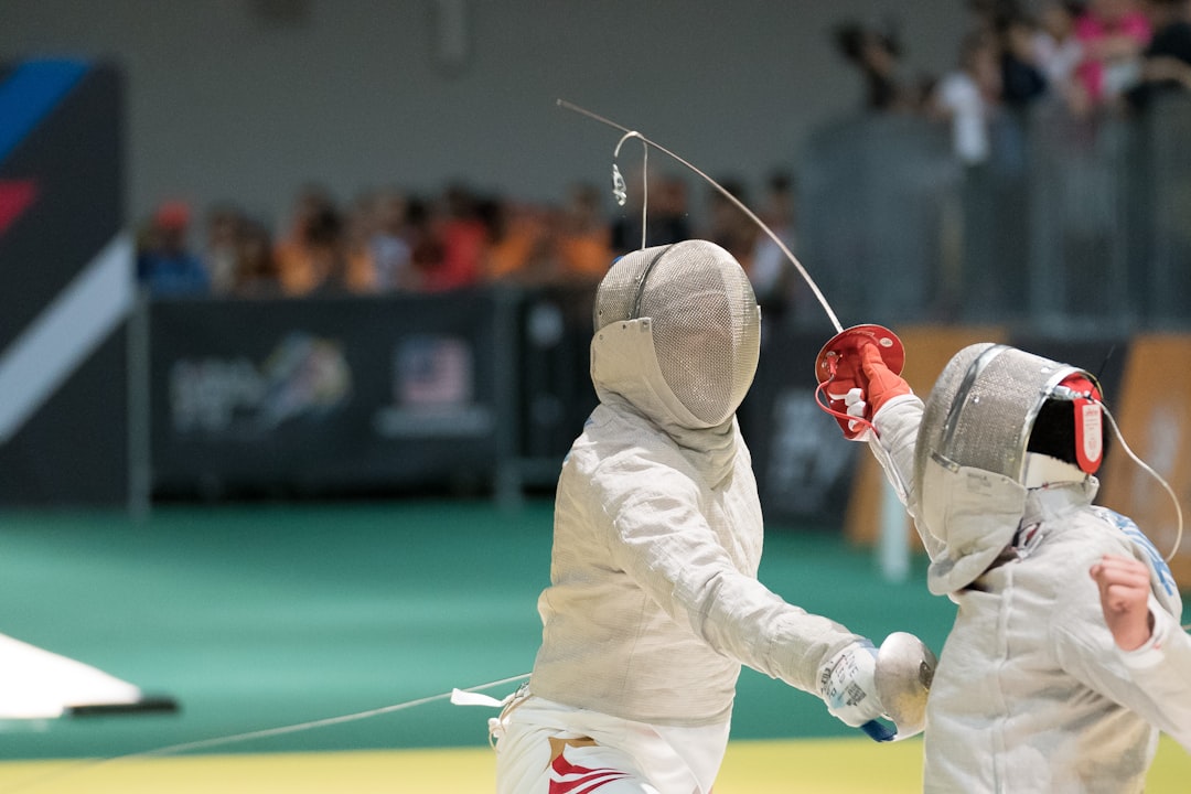 Gadżety reklamowe z logo firmy na wydarzeniu sportowym