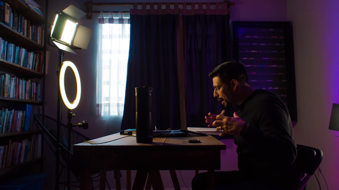 Pendrive jako gadżet reklamowy na stole