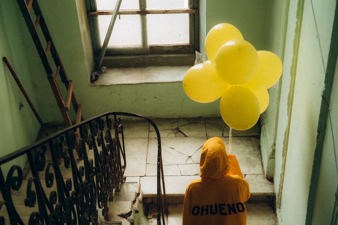 Kolorowe balony reklamowe używane w promocji firmy